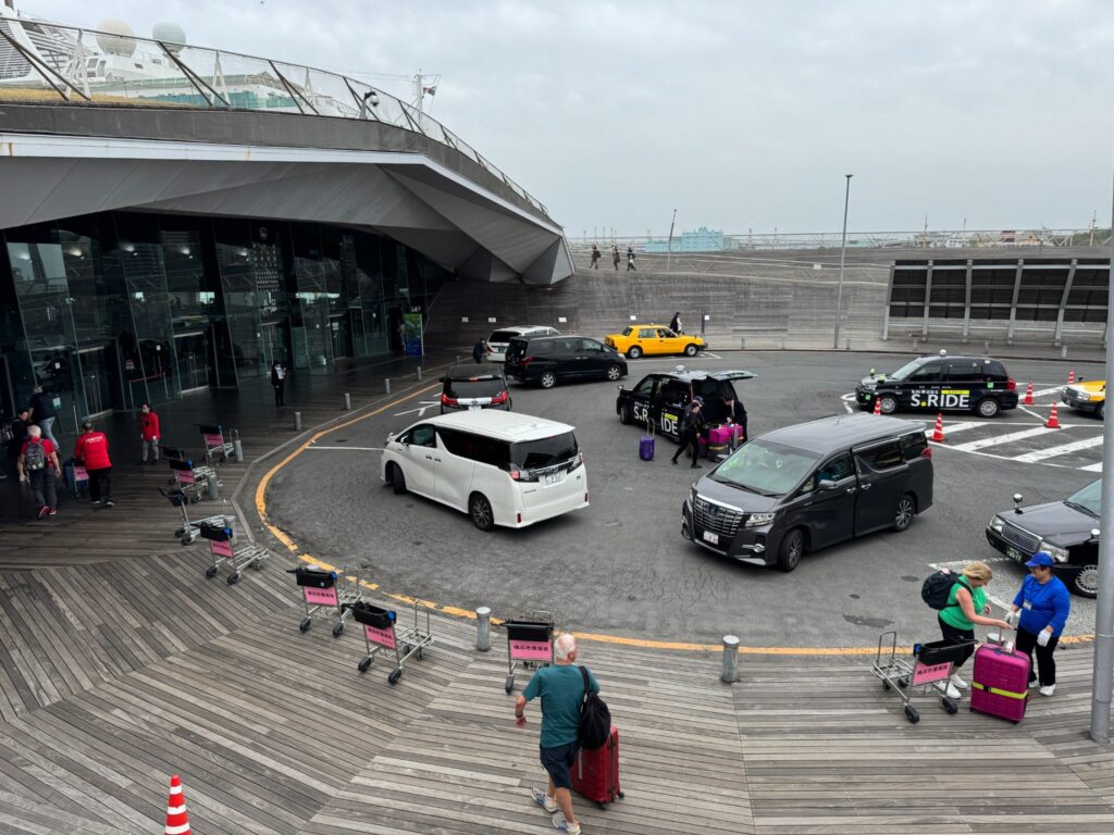 Osanbashi Cruise Ship Terminal Rotary
